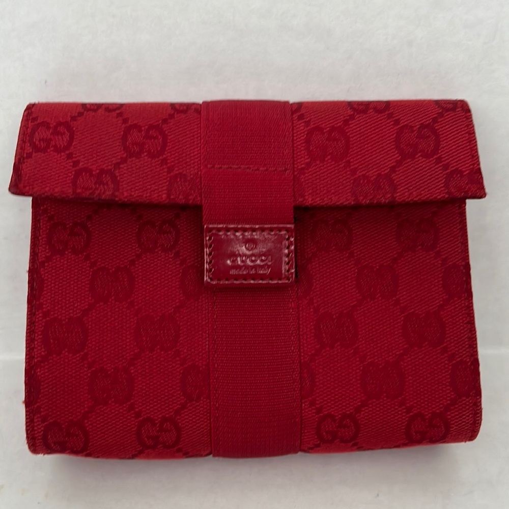 ❤️Gucci pouch in red. Velcro closing.  EUC